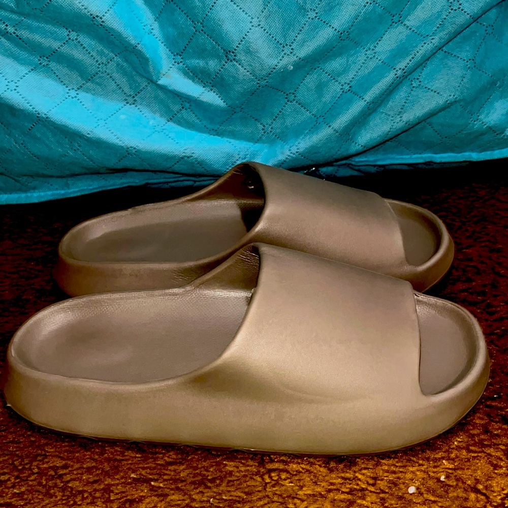 EVA Foam Slides Sandals New Mens size 12 or 13 Earth Brown
